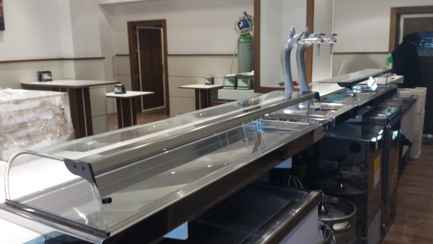 Vitrina de tapas encastrada en barra